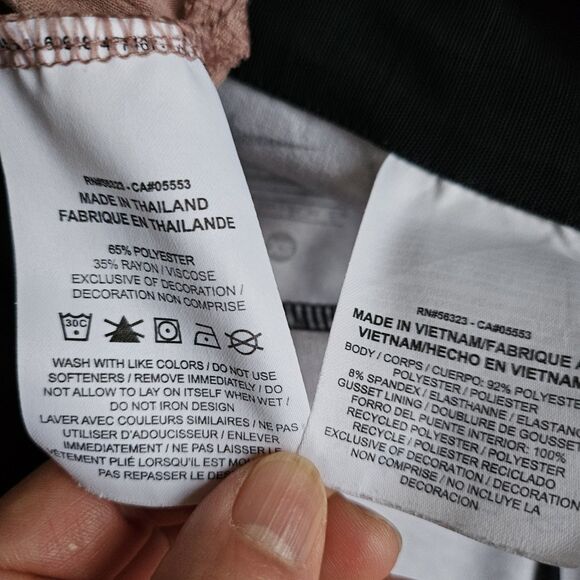 Nike XS Set: Brown Premium Essentials Oversized T-Shirt & Black/White Capri - Picture 8 of 8